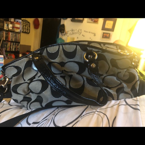 Coach poppy bag used with some pen marks